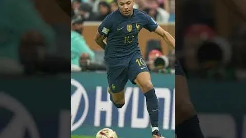 “首轮争议判罚引发热议：中超风波再起，足协与中足联关系备受关注？”