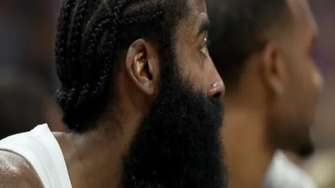 意媒曝：米兰瞄准那不勒斯外租门将卡普里莱，卡利亚里报价800万欧欲签约